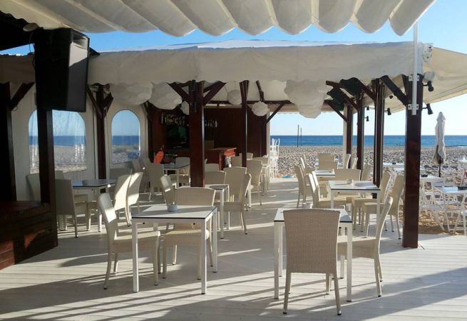 Los mejores chiringuitos de playa donde disfrutar de una experiencia de lujo junto al mar 3 Merca2.es chiringuitos