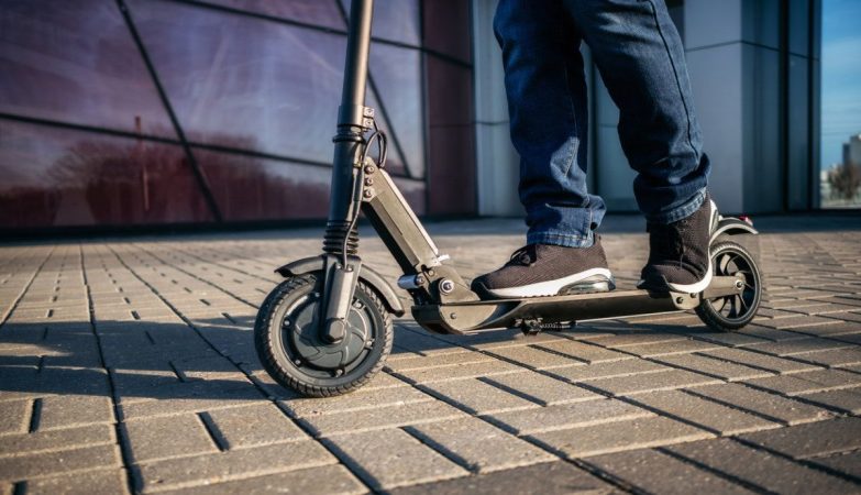 Multas hasta de 1.000 euros por conducir mal con el patinete eléctrico