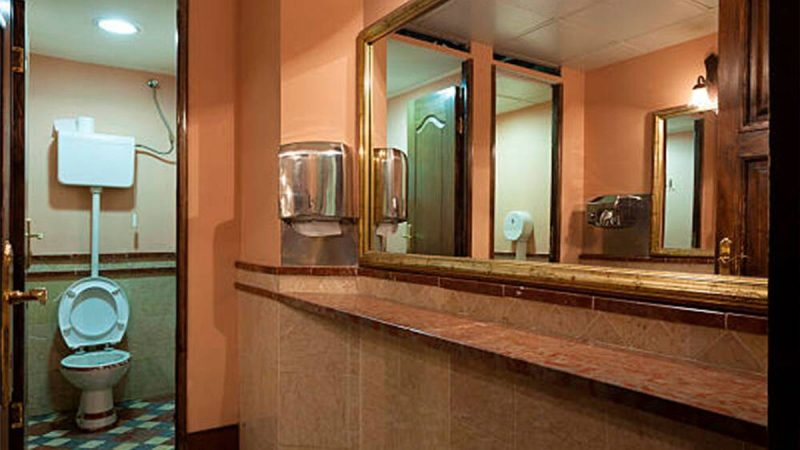 ¿Me pueden prohibir utilizar el aseo de un bar si no consumo? 20 Merca2.es Abat utiliza su canal para ayudar a las personas