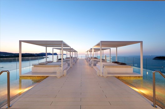 Las playas paradisíacas de España para el terraceo en el verano 2023 1 Merca2.es terraza palladium 1 Merca2.es