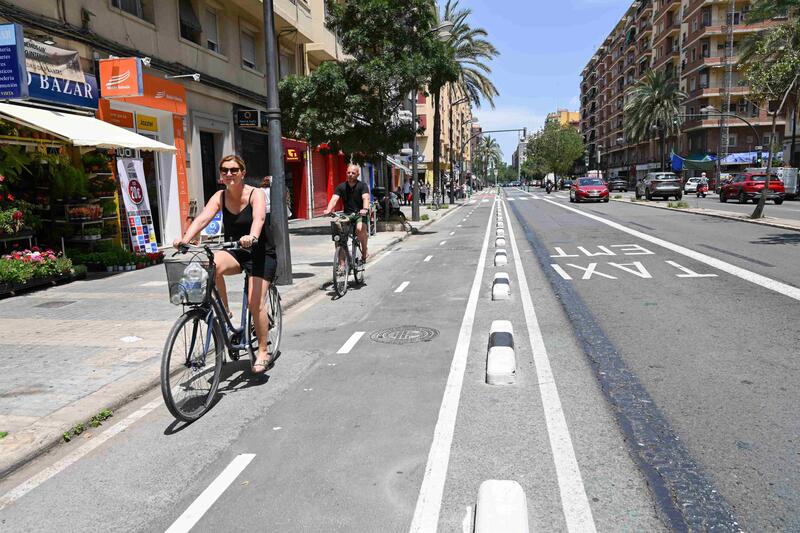 El Gobierno destina 500 millones para carriles bici y autobuses de cero emisiones en 112 municipios