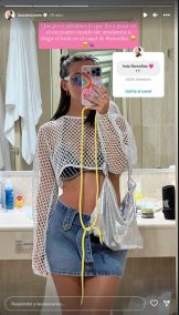 Te proponemos un top transparente como este de Laura Escanes, ideal para combinar con ‘shorts’ 3 Merca2.es 284 Merca2.es