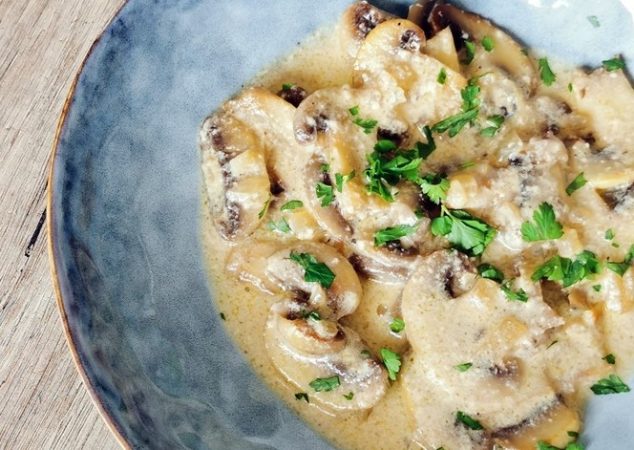 Descubre las deliciosas combinaciones para acompañar los champiñones a la crema