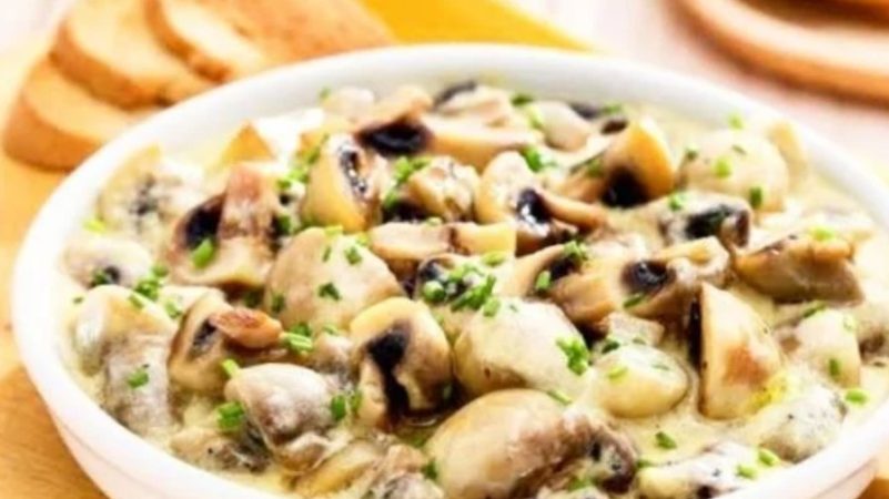 ¿Con qué acompañan los champiñones a la crema?