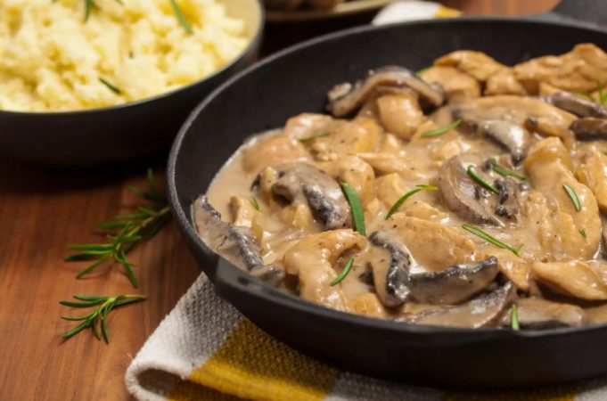 Ingredientes para elaborar champiñones a la crema para 2 personas