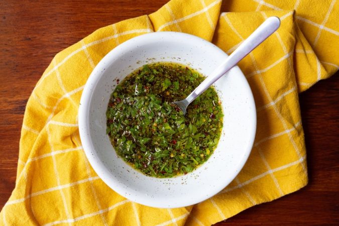Si te gustan las salsas, amarás el chimichurri argentino