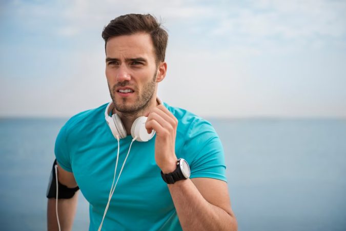 Corredor con smartwatch Merca2.es