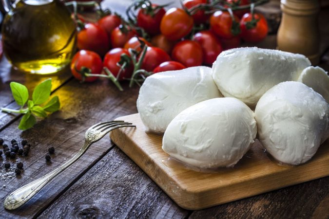 Escurre la mozzarella