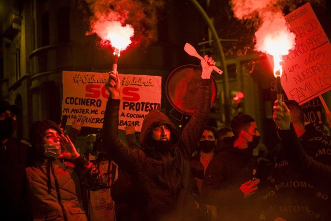 EuropaPress 3490345 21 december 2020 spain barcelona man holds burning flare during the Merca2.es