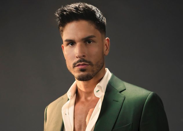 Iván Álvarez recibe su premio