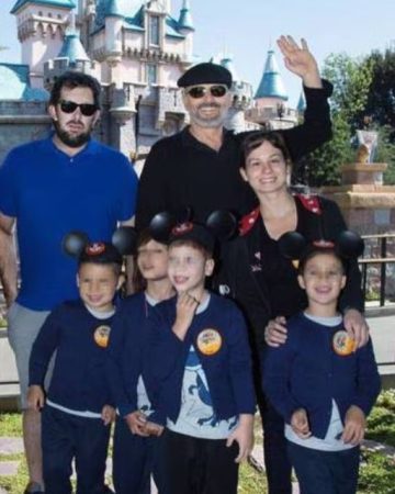 Miguel Bosé demostró que aún le importaba la familia