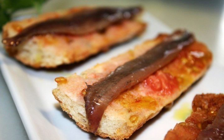 Pa amb tomàquet con anchoas