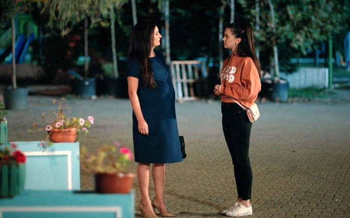 Sengul y Afra en 'Hermanos'