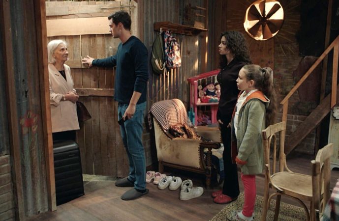 Sevgi pide cobijo a los Eren en 'Hermanos'