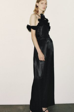 La colección presentada por Zara copia mucho del estilo de esas pasarelas