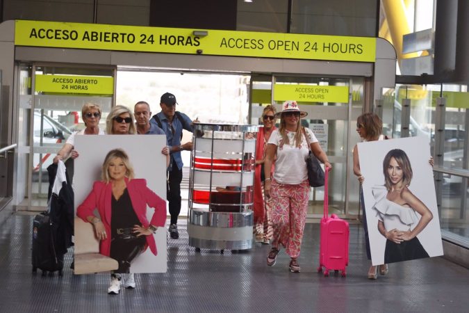 Terelu y Patiño con sus fotos