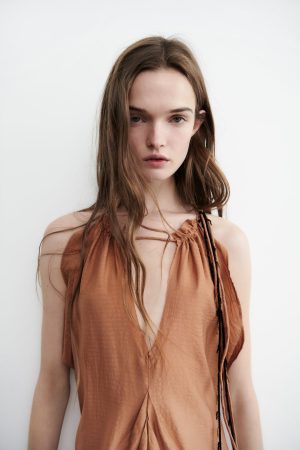 VESTIDO MIDI ESTRUCTURA DE ZARA