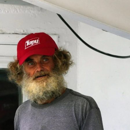 Sobrevive tres meses a la deriva en alta mar con su perra y poco más 66 Merca2.es Ahora, Tim y Bella forman parte de las asombrosas historias de sobrevivencia en el mar