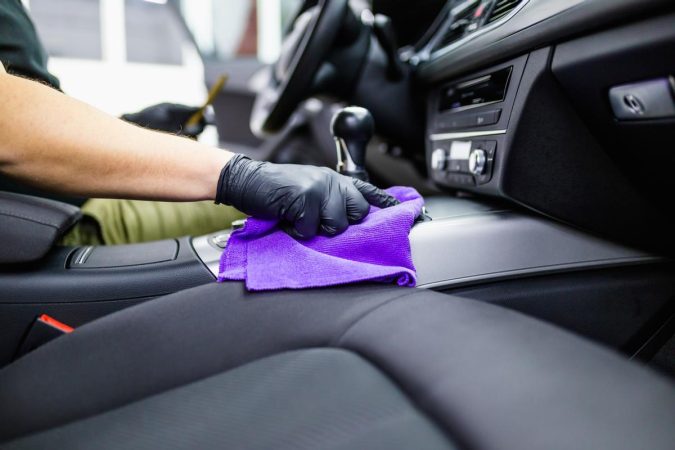 ¿Por qué debemos cuidar el interior del coche?