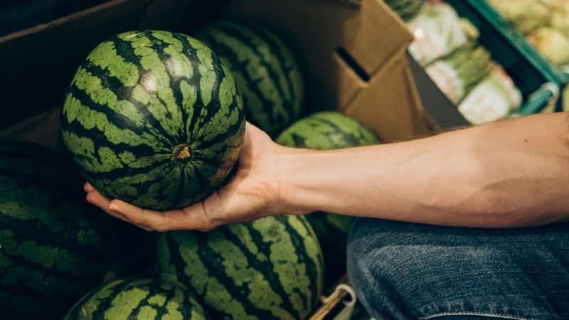 Nueva alerta sanitaria: este es el motivo por el que tienes que tener cuidado al comprar sandía 120 Merca2.es sandía