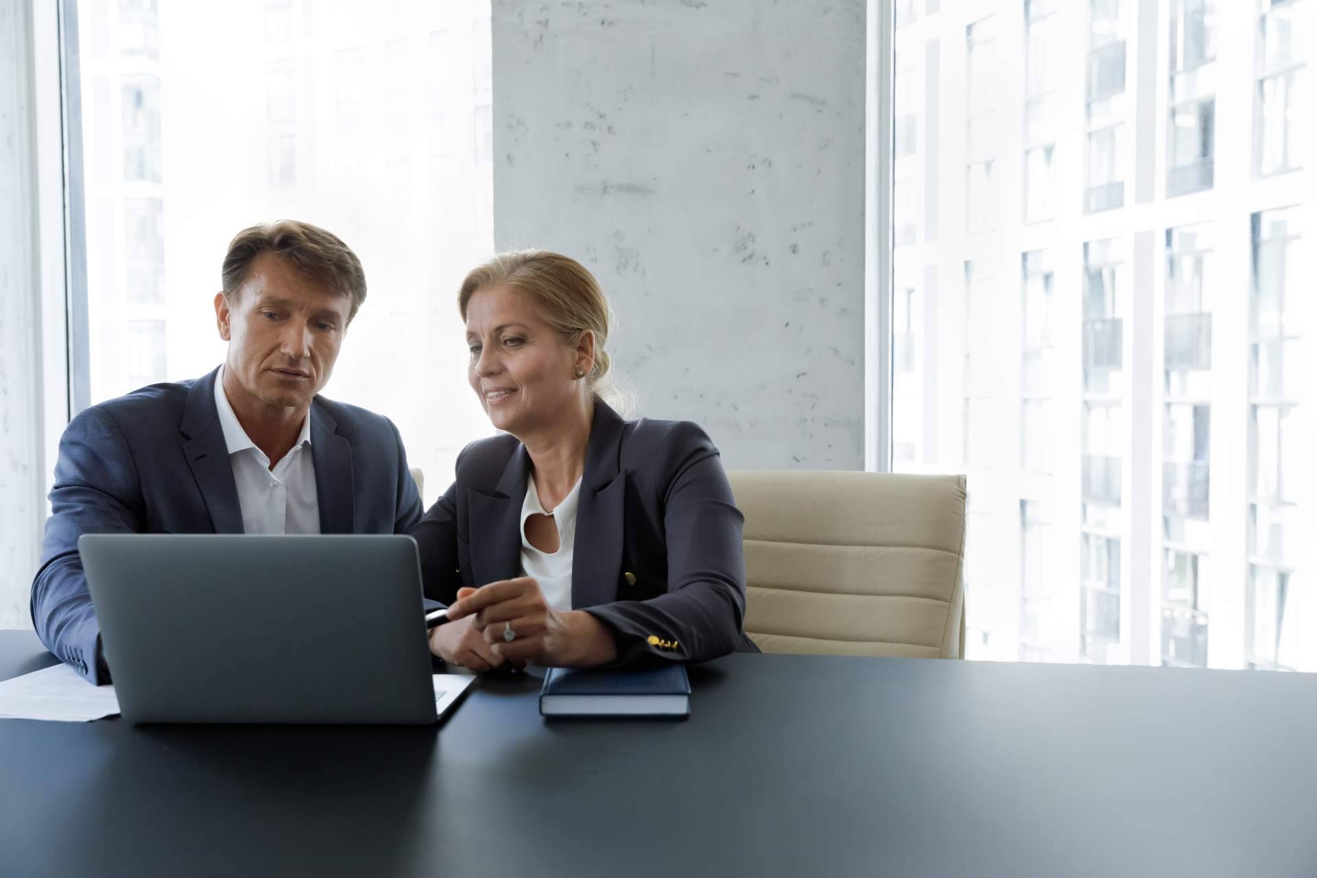 Formación profesional en AEI Business School para crear y desarrollar una empresa