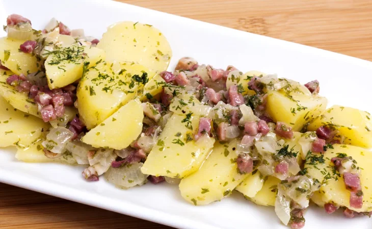 Receta de 'kartoffelsalat' La típica ensalada de patata alemana 81 Merca2.es Instrucciones a seguir