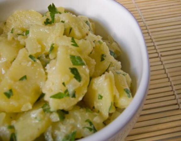 Receta de 'kartoffelsalat' La típica ensalada de patata alemana 76 Merca2.es Ingredientes para la kartoffelsalat