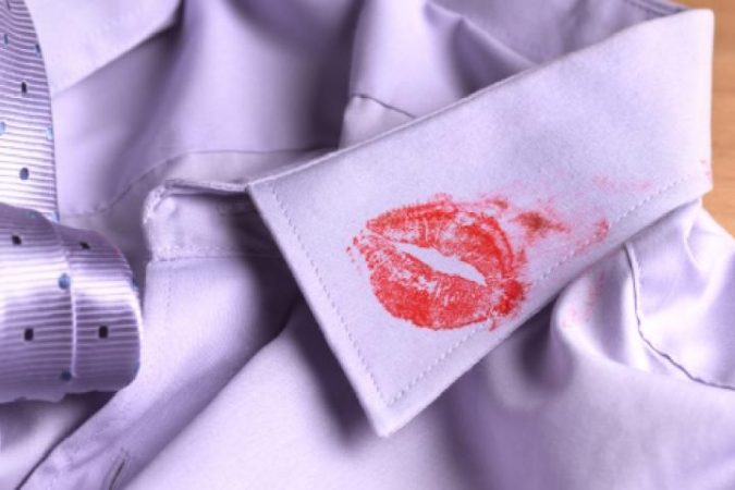 La primera es que proviene de Grecia