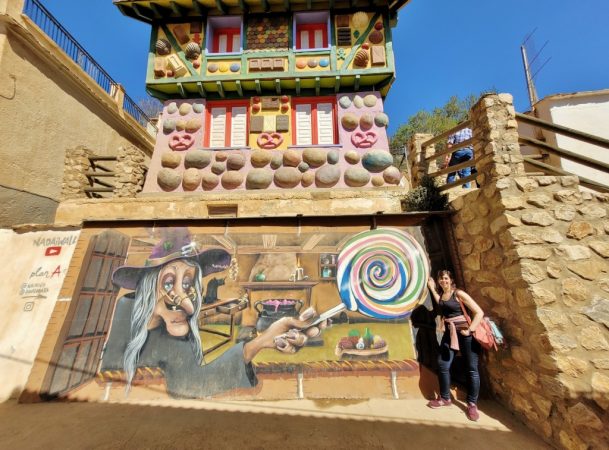 El pueblo más extraño de España es un verdadero destino turístico