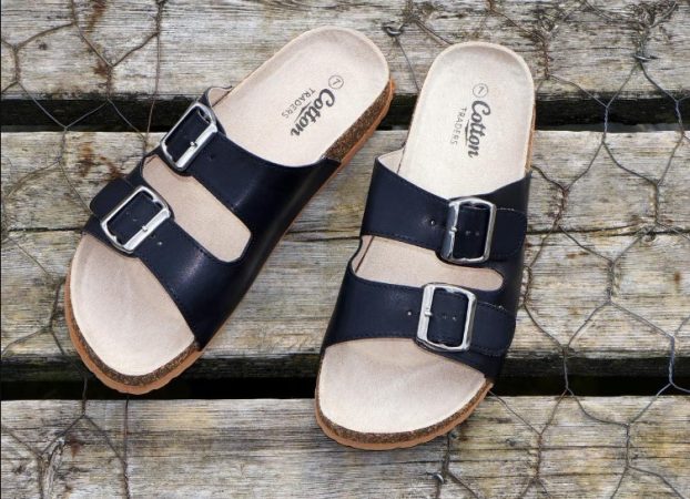 Te explicamos cómo quitar las huellas de sudor de tus sandalias con este sencillo truco casero 4 Merca2.es El bicarbonato de sodio es nuestro gran aliado