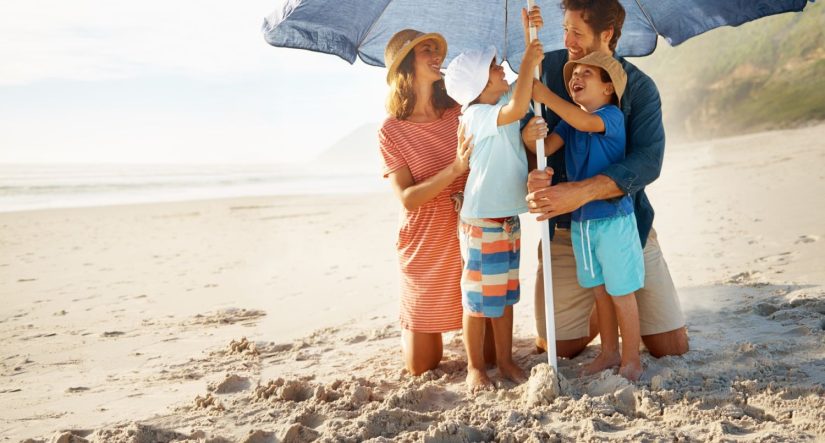 Cuidado con reservar sitio en la playa, te pueden multar con hasta 3.000€ 23 Merca2.es sombrilla en la playa 6 Merca2.es