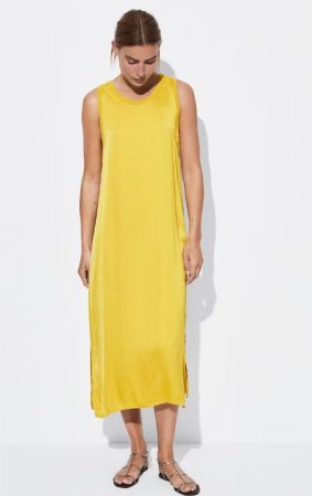 No ocupa espacio y sienta de maravilla: El Corte Inglés tiene el vestido midi satinado que no puede faltar en tu maleta de vacaciones 37 Merca2.es vestido midi satinado sin mangas el corte ingles