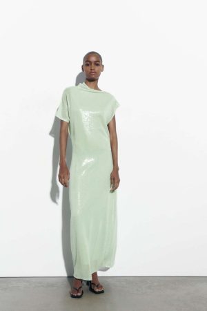 Holgados, elegantes y fresquitos vestidos largos de verano de Zara por menos de 20€ 48 Merca2.es Vestido largo con lentejuelas
