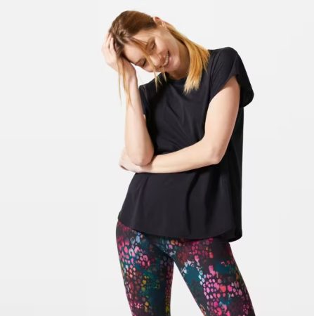 Camiseta Cardio Training Mujer Negro Corte Láser Holgada de Decathlon