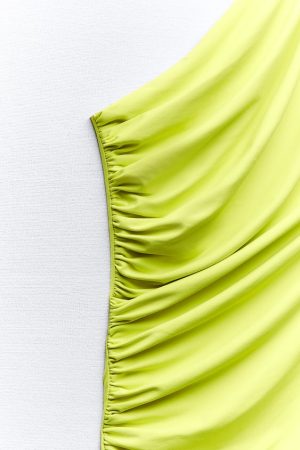 No tienes que buscar más esa prenda especial, Zara la tiene