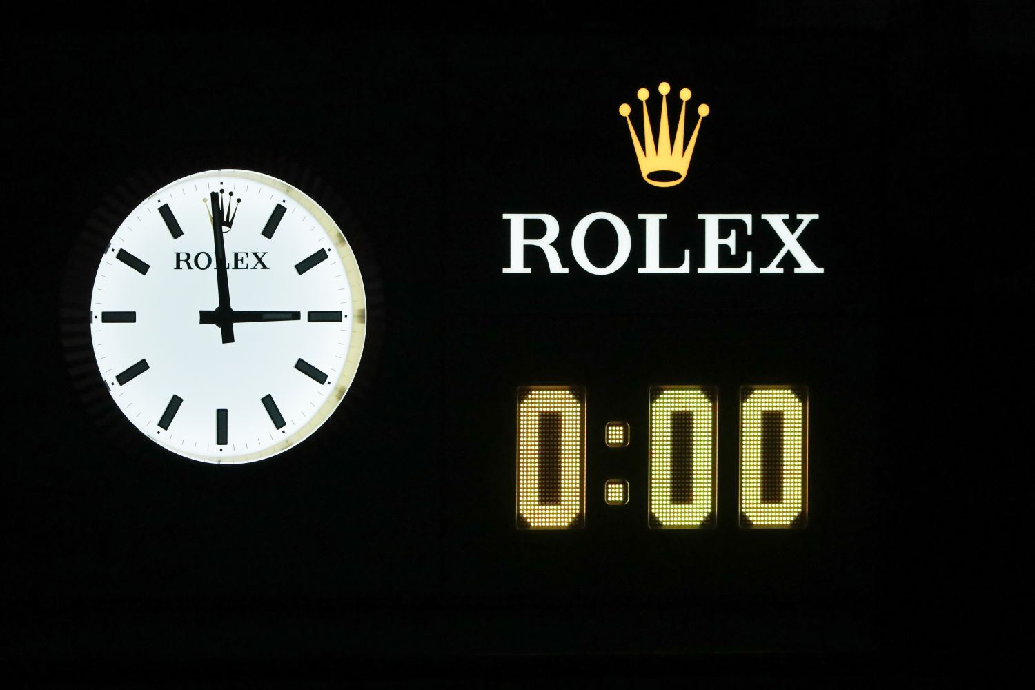 EuropaPress_2464136_rolex_clock_illustration_before_starting_the_game_during_the_atp_world_tour