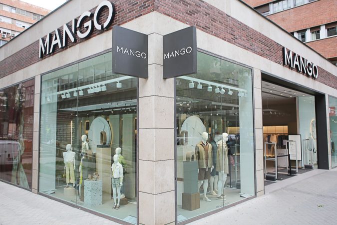 Las nuevas ofertas laborales de Mango con sueldos de hasta 1.260 euros 1 Merca2.es EuropaPress 3707209 tienda mango centro madrid dia inditex anunciado acometera 56 cierres Merca2.es