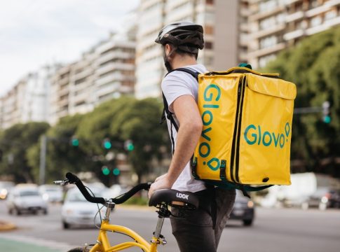 Glovo y Just Eat pierden fuerza por el repunte de ventas de los restaurantes de comida rápida Glovo y Just Eat pierden fuerza por el repunte de ventas de los restaurantes de comida rápida