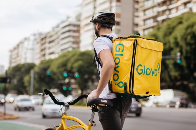 CC.OO. pone fecha a la primera huelga de riders en Glovo 2 Merca2.es Glovo y Just Eat pierden fuerza por el repunte de ventas de los restaurantes de comida rápida