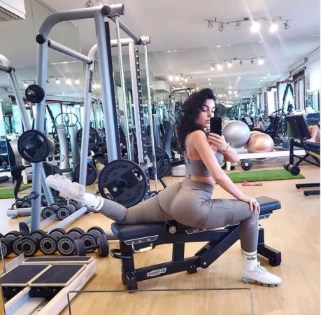 No te lo vas a creer: esto es lo que hace Georgina Rodríguez cuando sus hijos se van a la cama 29 Merca2.es Georgina en el gimnasio