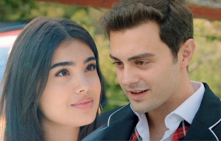 Afra se siente indignada con su madre