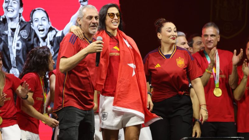 Jenni Hermoso con Camela Merca2.es