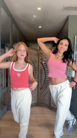 Jessica Alba bailando con su hija