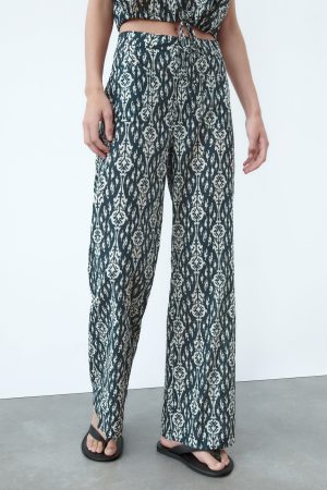La colección de pantalones de Zara elegantes, cómodos y que estilizan 19 Merca2.es PANTALON ESTAMPADO DE ZARA Merca2.es
