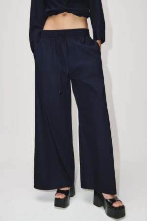 La colección de pantalones de Zara elegantes, cómodos y que estilizan 26 Merca2.es PANTALON POPELIN WIDE LEG Merca2.es