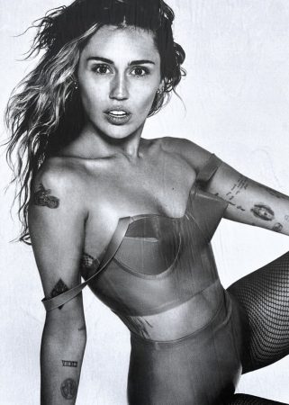 Posado de Miley Cyrus para Used to be young