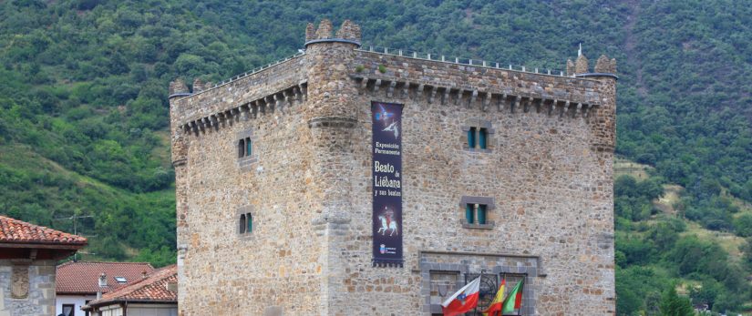 ¿Te gusta viajar? Pues tienes que visitar este pueblo español 16 Merca2.es Pueblo espanol Potes Cantabria Torre del Infantado Merca2.es