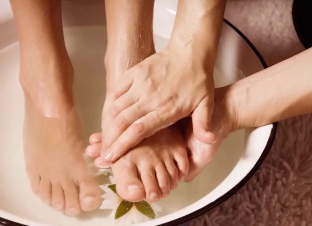 Remedio casero contra pies hinchados