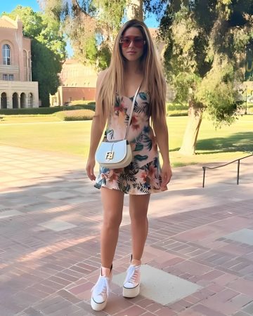 Shakira con look de Pull&Bear