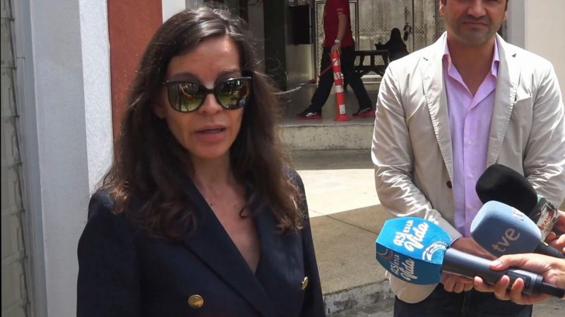 Silvia Bronchalo atiende a los medios Merca2.es